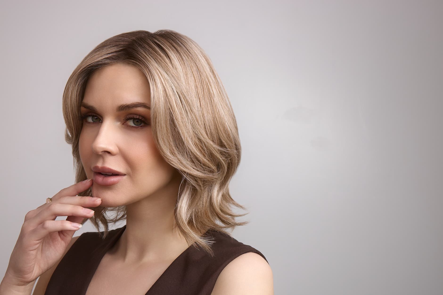 Farren in Sandy Beige Blonde (Rooted)