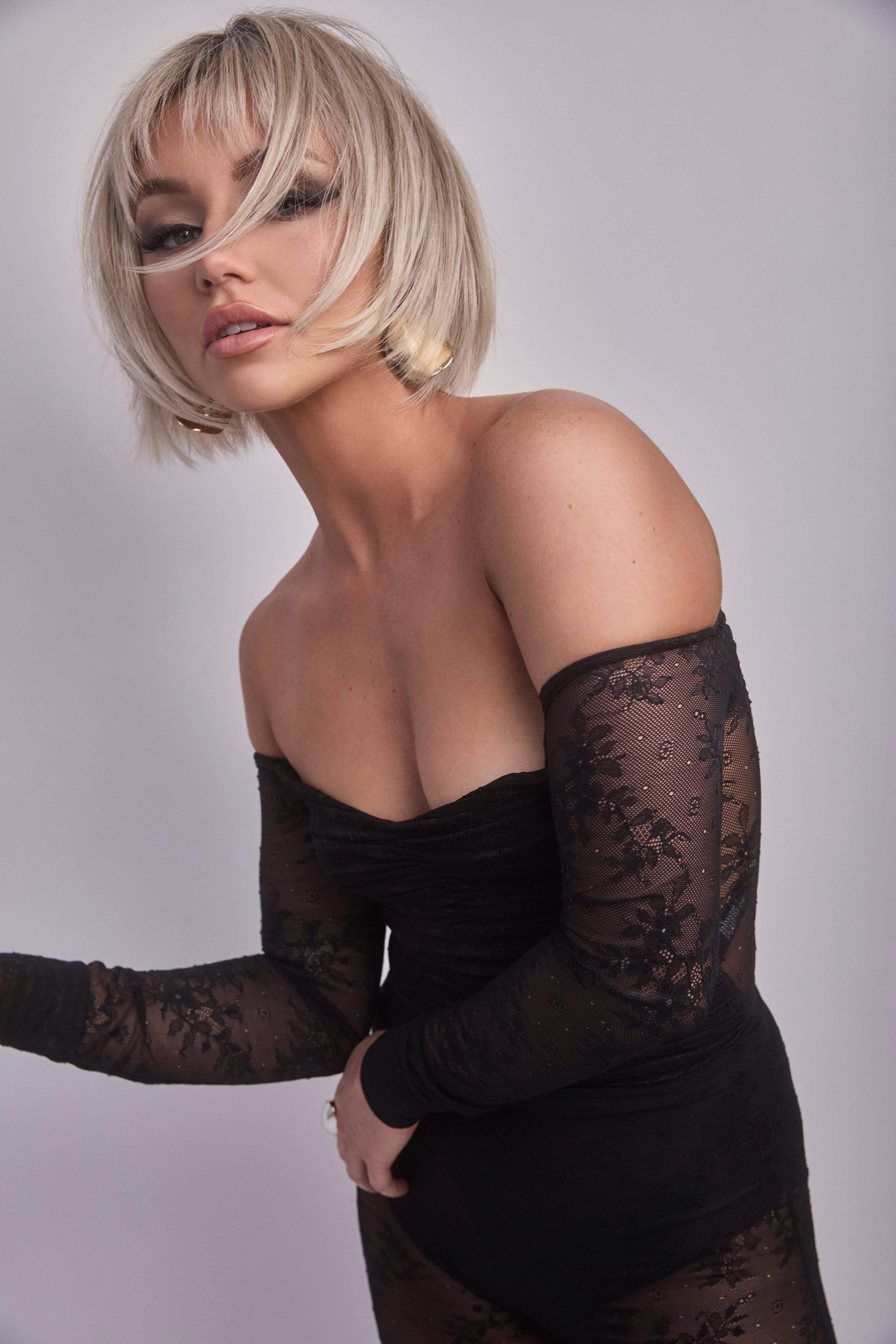 Aria in Buttercream Blond (Rooted)