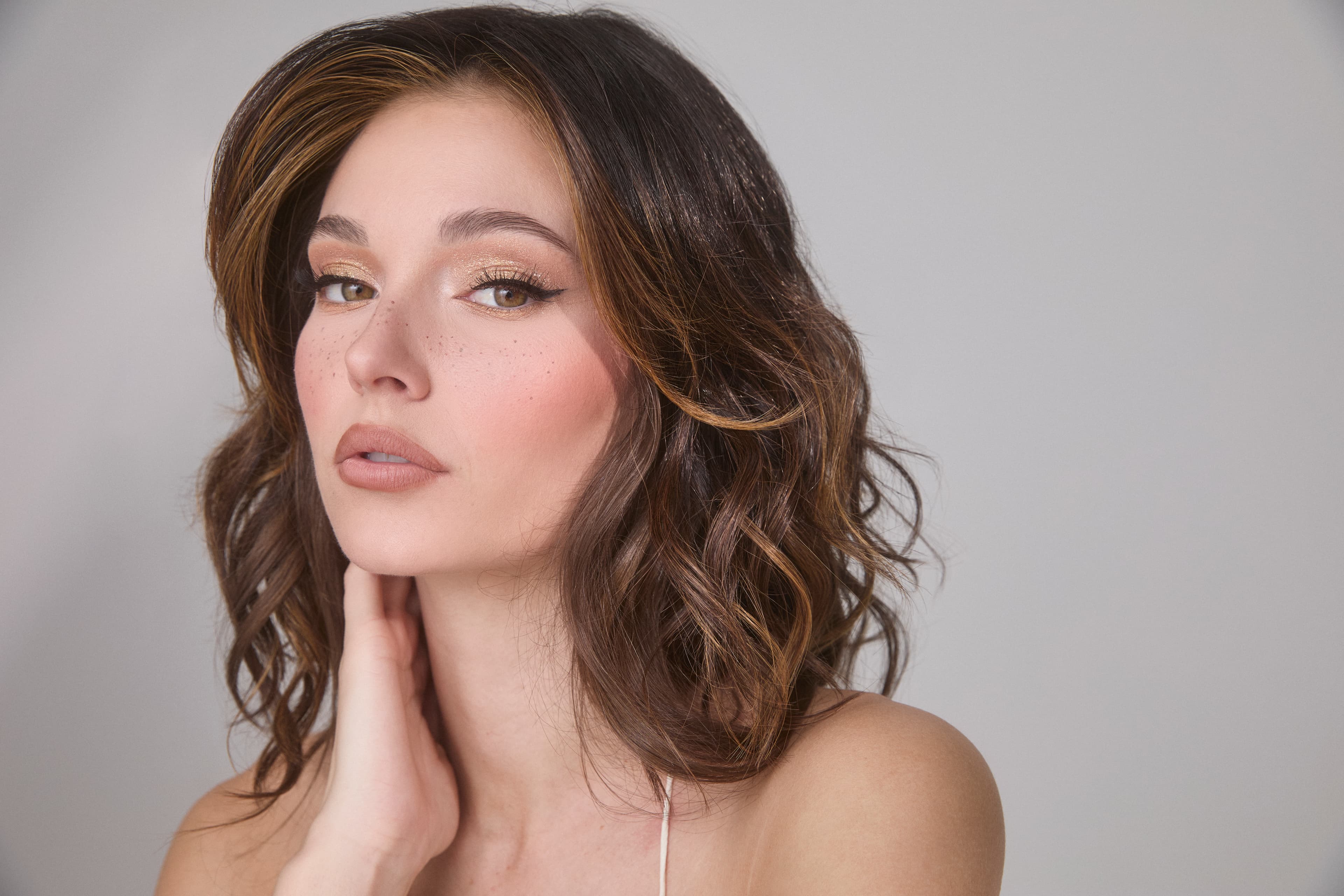 Mono Enhancers & Lookbook in Med Wavy Topper Marble Brown (Rooted)