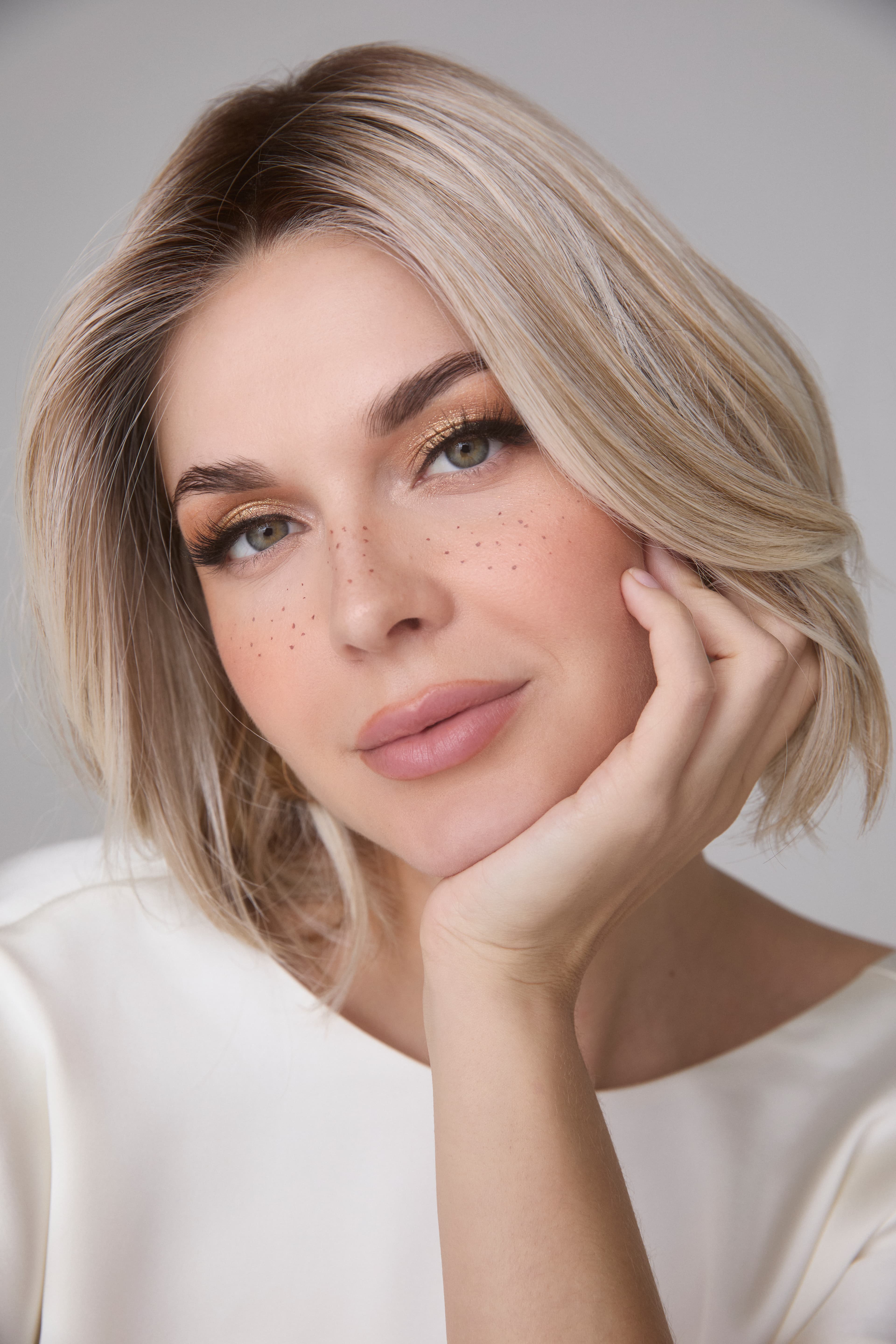 Mira in Sea Salt Blond (Rooted)
