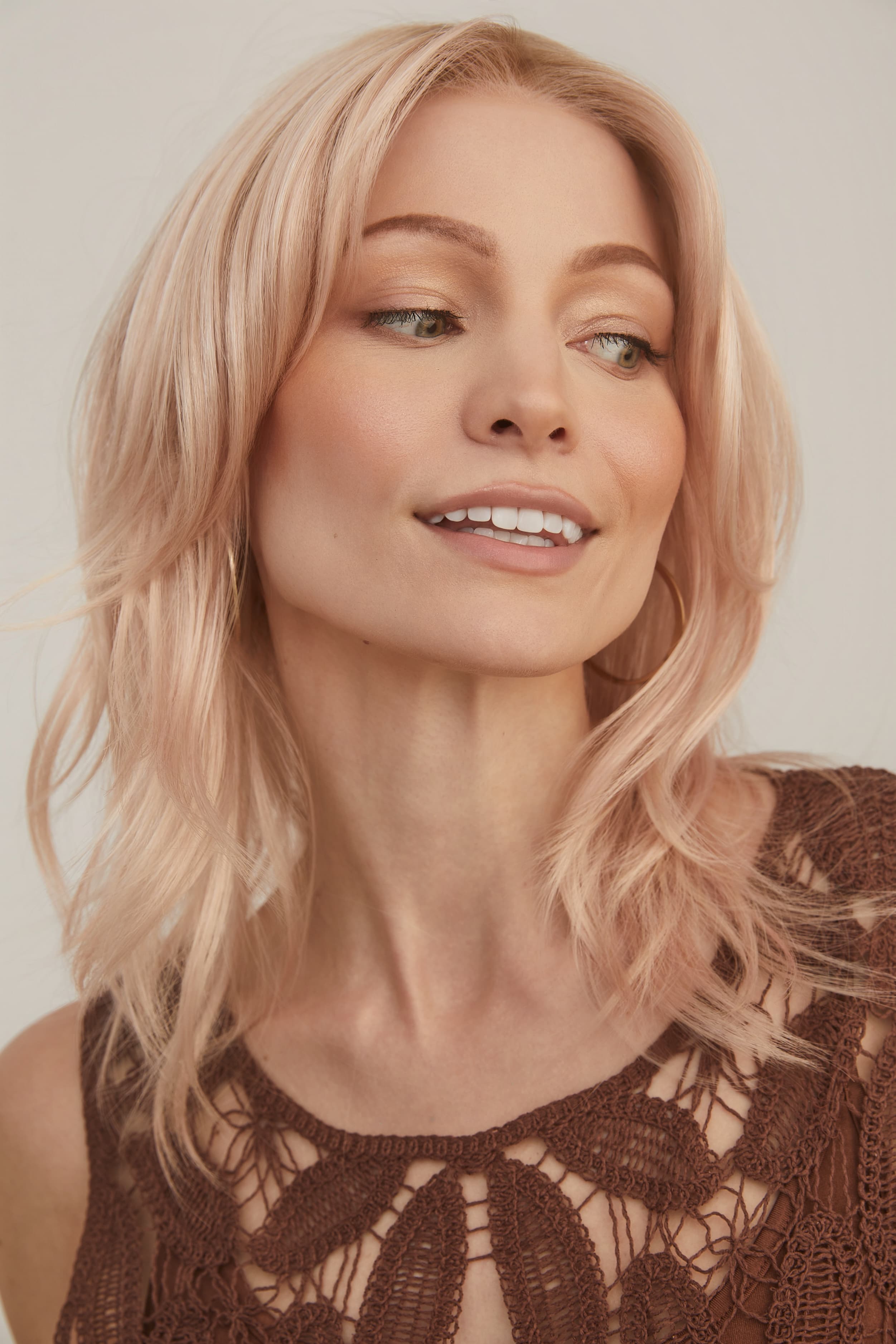 Alicia in Snowy Peach-R