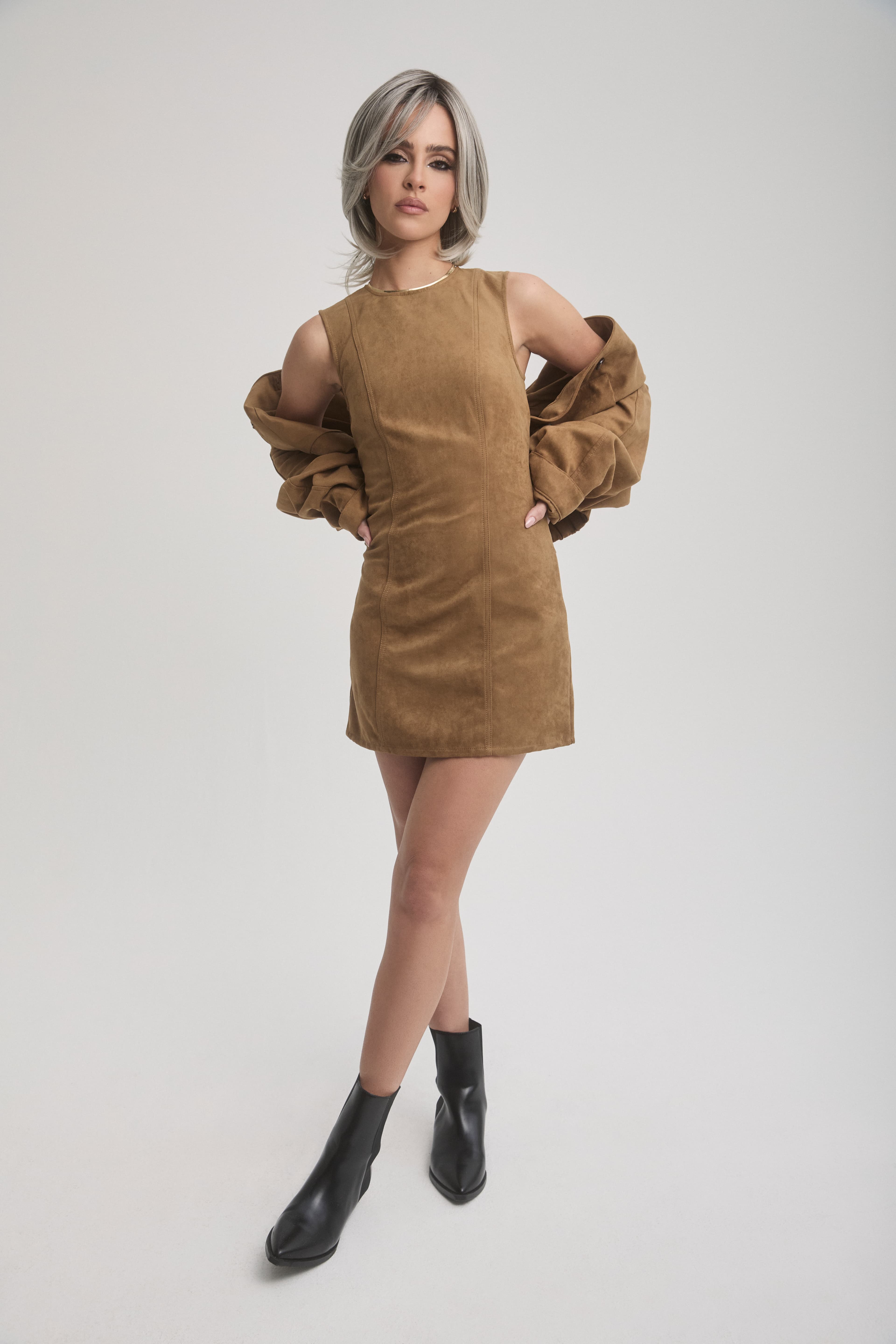Mika in Mike Silver Oyster (Rooted)
